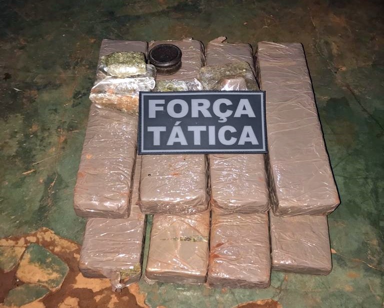 PM prende trio por tráfico de drogas e apreende dez quilos de maconha