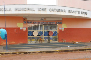 Cresce número de escolas públicas que "furam" a greve na Capital A escola do Jardim Noroeste é uma das 43 que continuam funcionando (Foto: Alcides Neto)