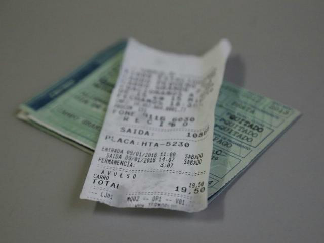 Com R$ 6 a hora, estacionar no Centro chega a custar R$ 170 por mês Para ficar por três horas em um estacionamento no Centro, o consumidor vai desembolsar mais de R$ 19. (Foto: Gerson Walber)