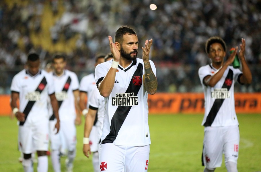 Vasco apresenta Clayton e atacante quer estrear contra o Bahia CBF