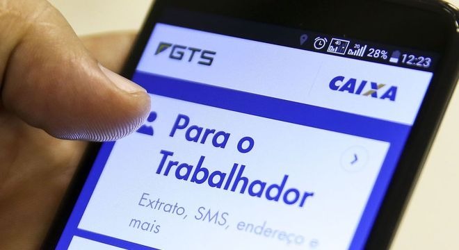 Mais de 1,5 milhão já aderiu ao saque aniversário do FGTS Adesão ao saque aniversário pode ser feito pelo app da Caixa
Marcelo Camargo/Agência Brasil