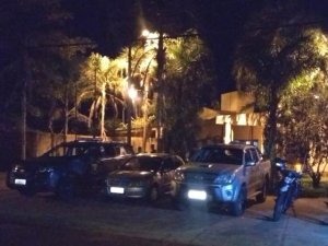 Choque prende trio com caminhonete roubada no estado de São Paulo Choque prende trio com caminhonete roubada no estado de São Paulo