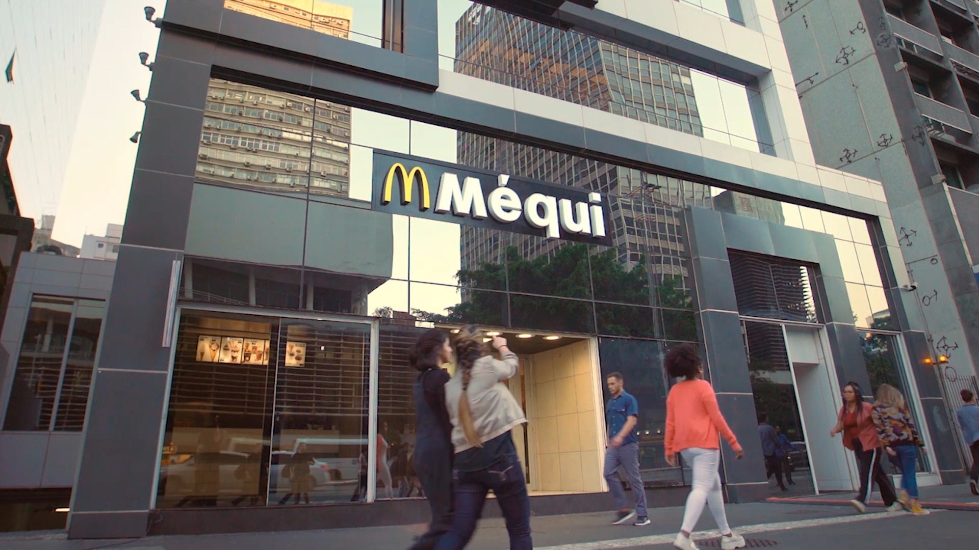 Fim do mistério: saiba porque rede de fast food mudou sua fachada Divulgação