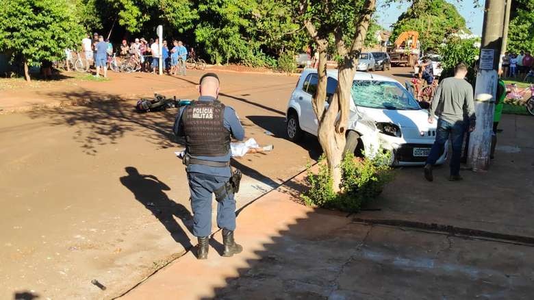 Motociclista morreu ao ser atingido por veículo em cruzamento . Osvaldo Duarte/Ddos News