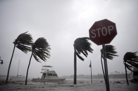 Furacão Irma deixa ao menos 40 mortos e mantém regiões em alerta Irma chegou ao litoral com ventos contínuos de mais de 209 quilômetros por hora
Carlos Barria/10.09.2017/Reuters