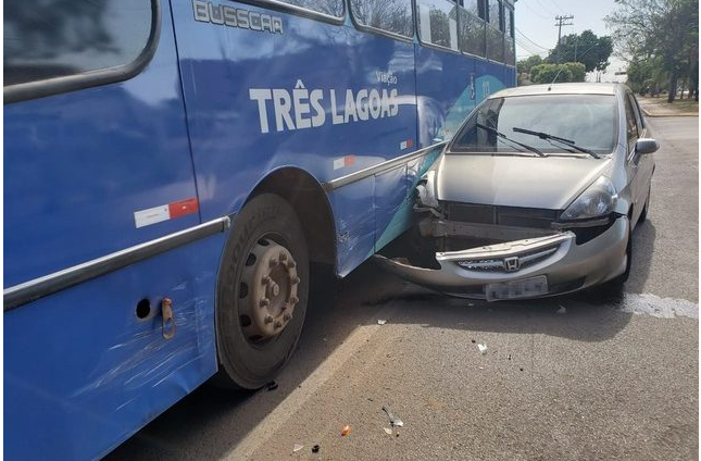 Idoso faz conversão errada e colide com ônibus em avenida de Três Lagoas (Foto: Rádio Caçula)