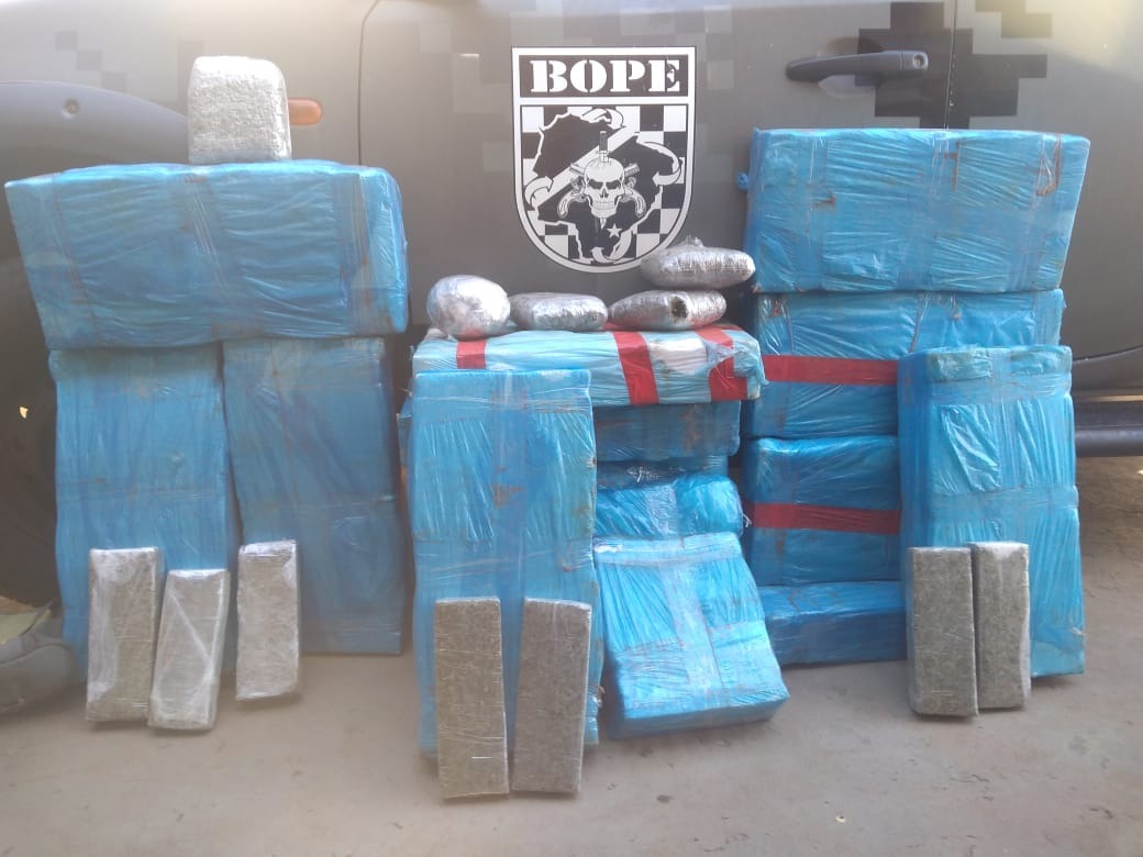 Mulher é presa por equipe do Bope com carregamento de drogas na BR-163