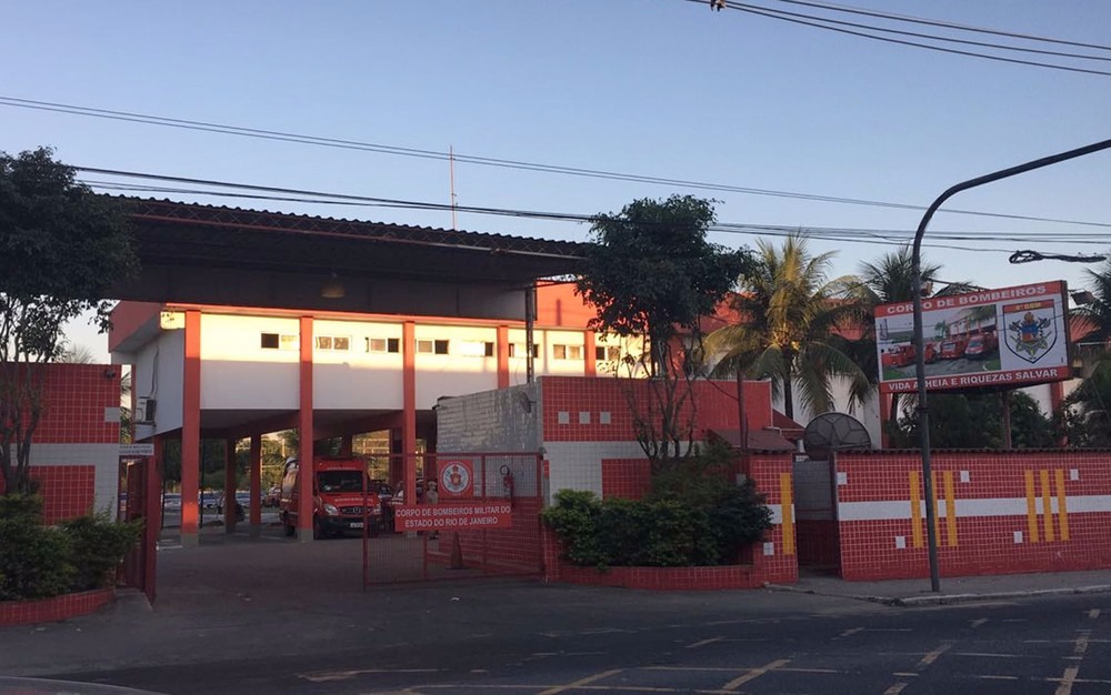 Operação contra corrupção no Corpo de Bombeiros do RJ tenta prender mais de 30 Quartel de Nova Iguaçu (Foto: Fernanda Rouvenat0