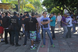 Vários policiais estiveram no Fórum, no período da manhã, em protesto contra as prisões. (Foto: Marcos Ermínio)