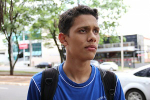 Estudante que organizou ato, Eli Alves, reclamou das condições dos veículos (Foto: Marcos Ermínio)