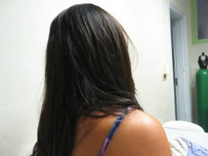 Lideranças indígenas organizam passeata pela paz nas aldeias Violência contra a mulher está presente no cotidiano das aldeias. A jovem na foto tem 26 anos e foi vítima de estupro quando retornava do trabalho.(Foto: Gizele Almeida)