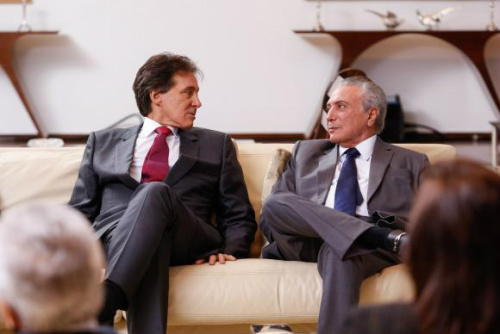 Michel Temer e Eunício Oliveira conversaram sobre reformas da Previdência e trabalhista durante jantar com a bancada do PMDB do Senado                   Alan Santos/PR