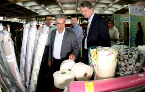 Mato Grosso do Sul na contramão da crise: mais indústrias, mais empregos Rota do Desenvolvimento: governador Reinaldo Azambuja e secretário Jaime Verruck (Semade) visitam feira do empreendedorismo