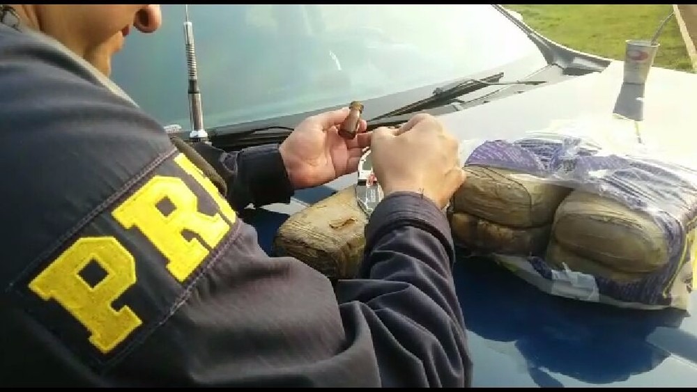 PRF apreendeu 5,6 kg de cocaína, na BR-267, em Jardim (Foto: PRF/Divulgação)