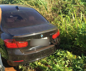 Médico é encontrado morto dentro de carro de luxo Veículo de luxo foi achado dentro de plantação
(Foto: WhatsApp/Correio do Estado)