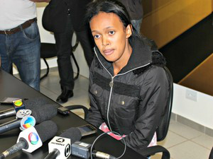 Polícia divulga imagem de suspeita de matar manicure Jovem é apontada pela polícia como coautora do
assassinato (Foto: Graziela Rezende/G1 MS)