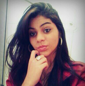 Adolescente de 15 anos está desaparecida e deixa família apreensiva Adolescente de 15 anos está desaparecida e deixa família apreensiva