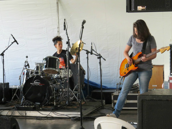 Preparação para o Festival da Canção que acontece na noite de sexta (Foto: Gizele Almeida)