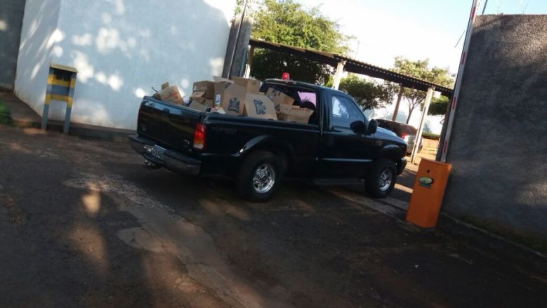 Viatura com cigarros foram apreendidos - Crédito: Osvaldo Duarte