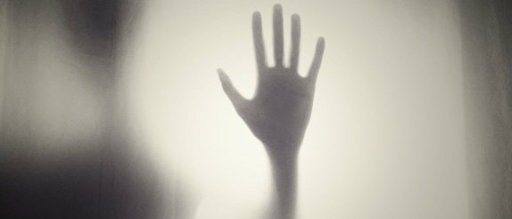 Mulher é presa por entregar meninas para maníaco sexual © Pixabay