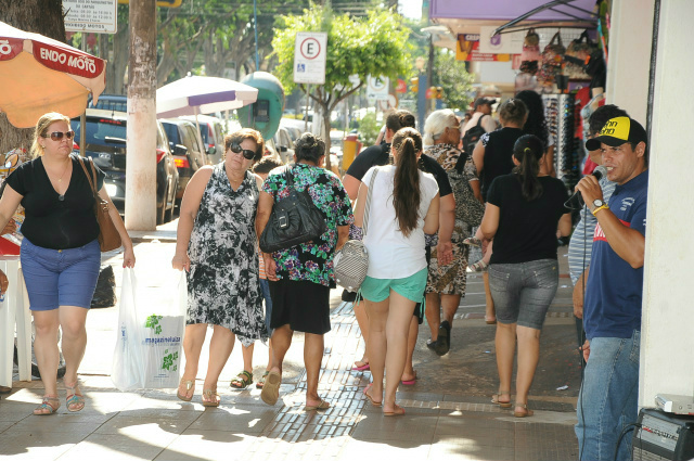 Comércio funciona em horário especial neste sábado - Foto: Arquivo/Dourados News/Ademir Almeida