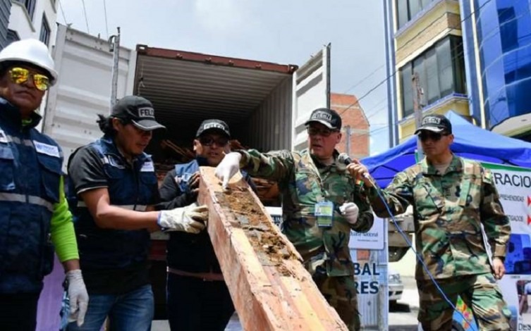 Polícia boliviana apreende cocaína de traficante extraditado para o Brasil Toda a droga foi camuflada dentro de madeiras que seriam levadas para a Bélgica. APG
