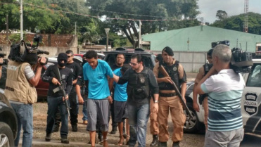Polícia do Paraná apresenta suspeitos de matarem moradora de Campo Grande Crime chocou cidade de Sarandi/ PR, por isso apresentação foi acompanhada por toda imprensa local. (Foto: Divulgação/ PC)