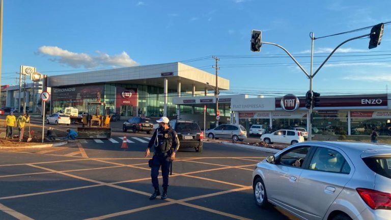 Semáforos de rotatórias começam a operar no próximo dia 20 Semáforos de rotatórias começam a operar no próximo dia 20