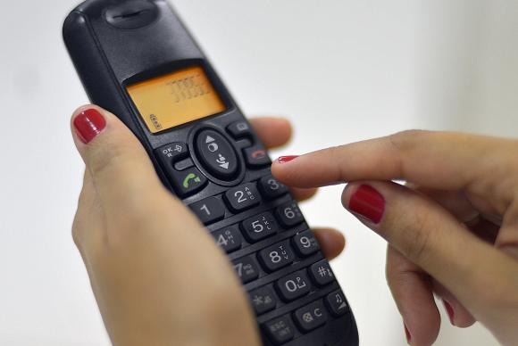 Ligações locais e interurbanas de telefones fixos para celulares custarão menos a partir do dia 25 próximoMarcello Casal Jr./Agência Brasil

