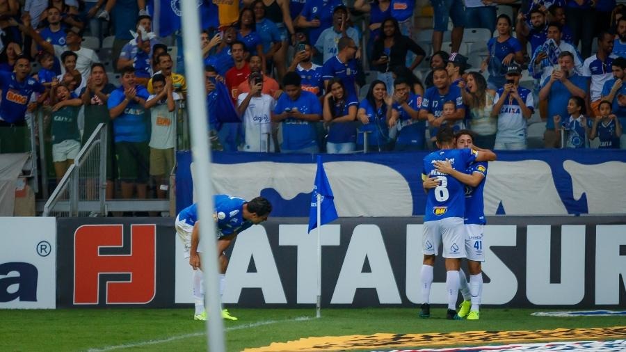 Eliminados da Copa do Brasil, Cruzeiro e Grêmio se enfrentam no Brasileirão Cruzeiro venceu o Vasco na última rodada e tenta se desgarrar ainda mais das últimas colocações do Brasileiro. Vinnicius Silva/Cruzeiro