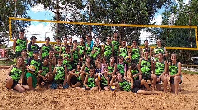 Escola da Capital desenvolve programa com treinamentos em vôlei de praia