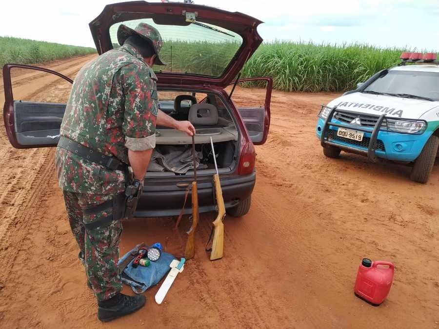 Três caçadores com armas ilegais são presos pela PMA Divulgação / PMA
