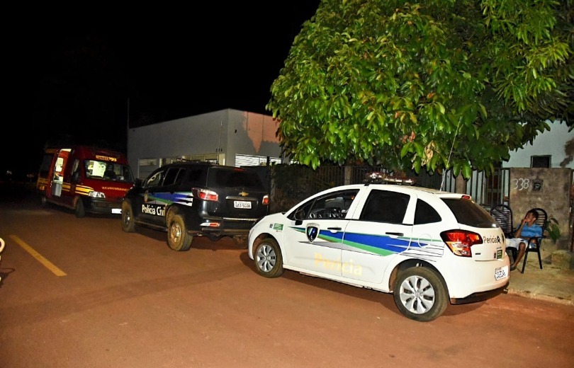 Equipes da polícia e perícia no local.  MS Todo Dia