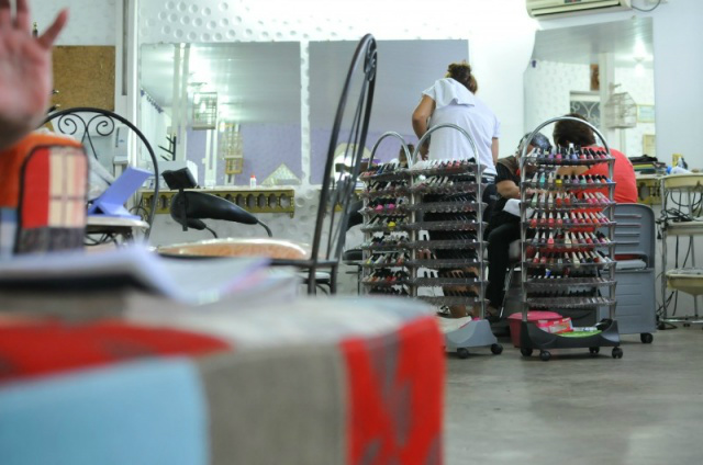 Resolução proíbe funcionamento de salão de beleza anexo a residencias. (Foto: Alcides Neto)