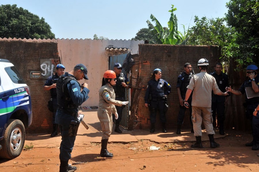 Homem é morto com dois tiros na cabeça e polícia suspeita de acerto de contas Polícia Militar fez rondas na região, mas suspeitos ainda não foram encontrados - Valdenir Rezende