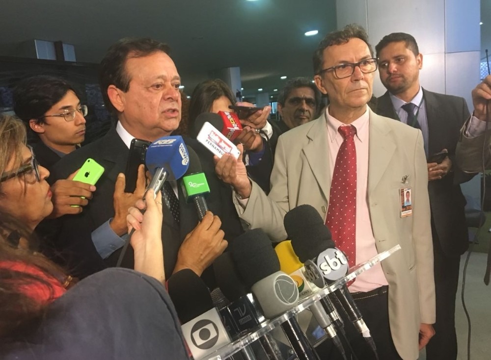 O líder do PTB na Câmara, Jovair Arantes, ao anunciar decisão da bancada de manter a indicação de Cristiane Brasil para o Ministério do Trabalho (Foto: Fernanda Vivas)