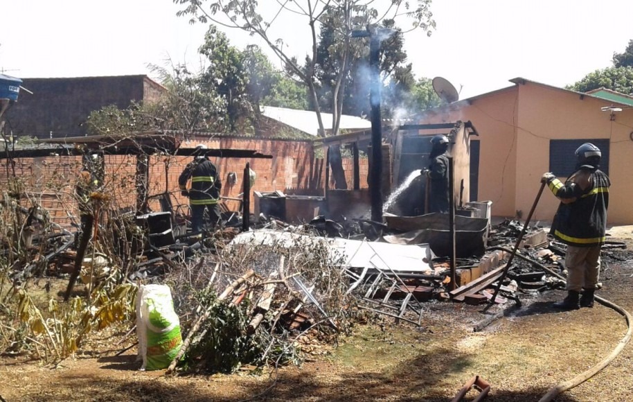 Residência de idosa no Serradinho pega fogo
