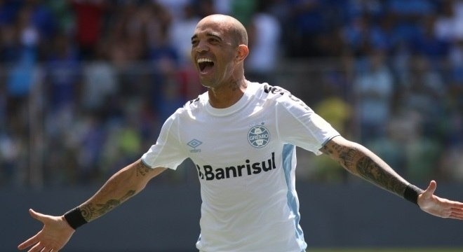 Ídolo do Atlético-MG, Tardelli marcou contra o Cruzeiro pelo Grêmio. FERNANDO MORENO/AGIF/ESTADÃO CONTEÚDO