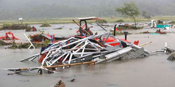 Tsunami atinge Indonésia e deixa mais de 160 mortos Tsunami atinge Indonésia e deixa mais de 160 mortos
