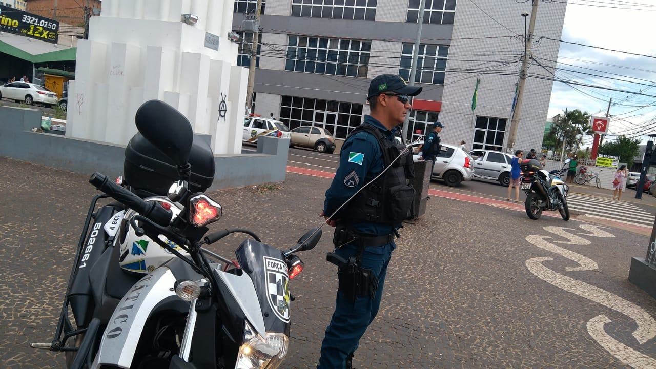 Policiamento no cruzamento da Avenida Calógeras com Afonso pena, em Campo Grande. Divulgação
