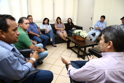 Prefeita Délia, secretários e vereadores recepcionaram prefeita e secretário de Antônio João para tratar da preservação do Rio Dourados – A. Frota

