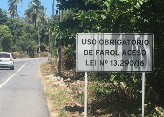 Velocidade e farol desligado lideram multas em 2016 Exigência de farol aceso de dia nas rodovias começou a valer em julho passado - Foto: Ascom/DER