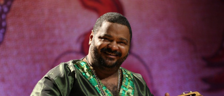 Cantor Arlindo Cruz continua internado em estado grave Divulgação