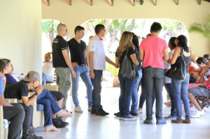 Os amigos afirmaram que Raphael era uma pessoa boa e sem inimizades (Foto: Marcos Ermínio)