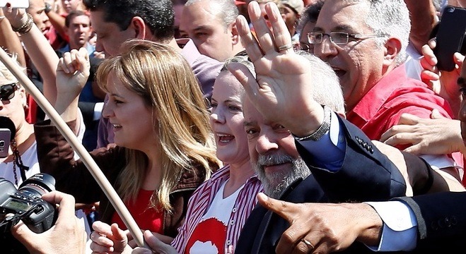 Lula aconselha Moro, que rebate: 'Não é momento de discursos' Lula depôs hoje ao juiz Sérgio Moro por 2 horas na capital paranaense
Rodolfo Buhrer/13.09.2017/Reuters