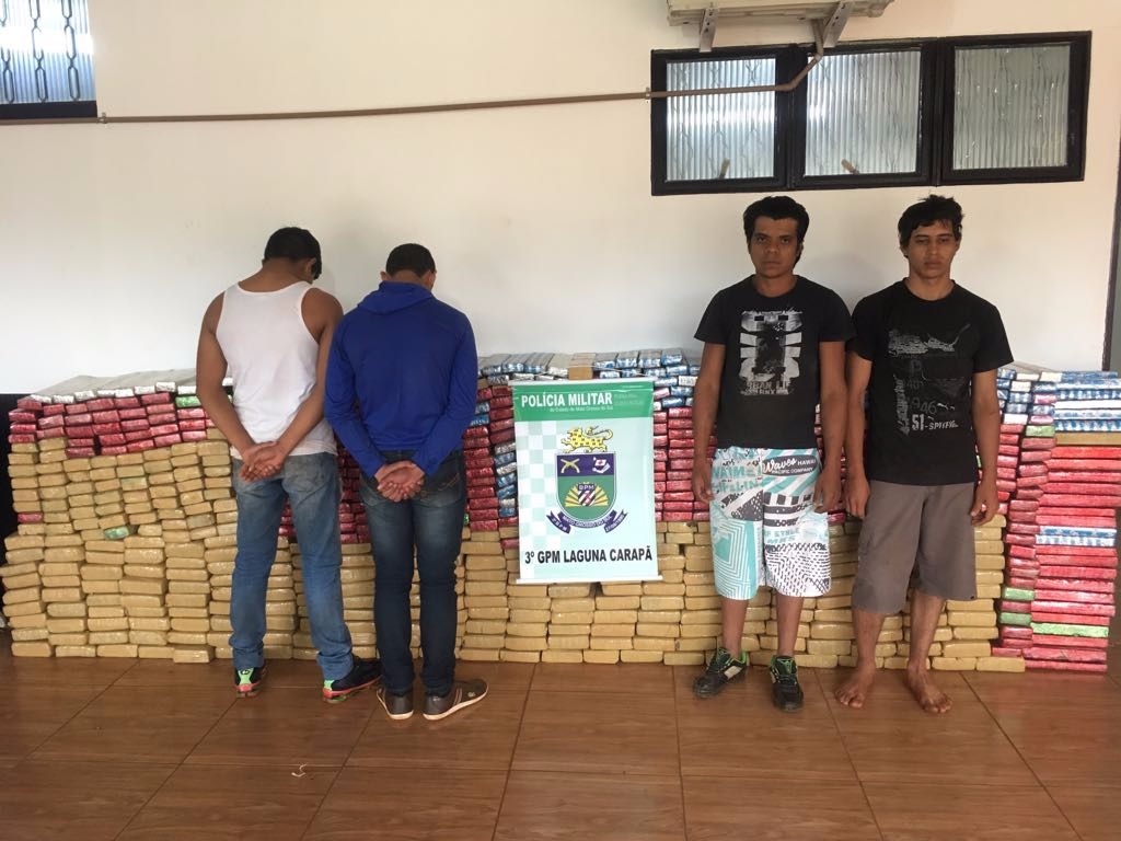 Quatro são presos pela PM com quase 1 tonelada de maconha PM/Divulgação