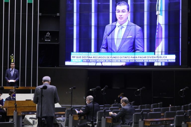 Câmara aprova destinar R$ 9 bi de fundo extinto para o combate à Covid-19 Luis Miranda, relator da MP: Parlamento tem responsabilidade de apoiar iniciativas de enfrentamento da pandemia. Najara Araujo/Câmara dos Deputados