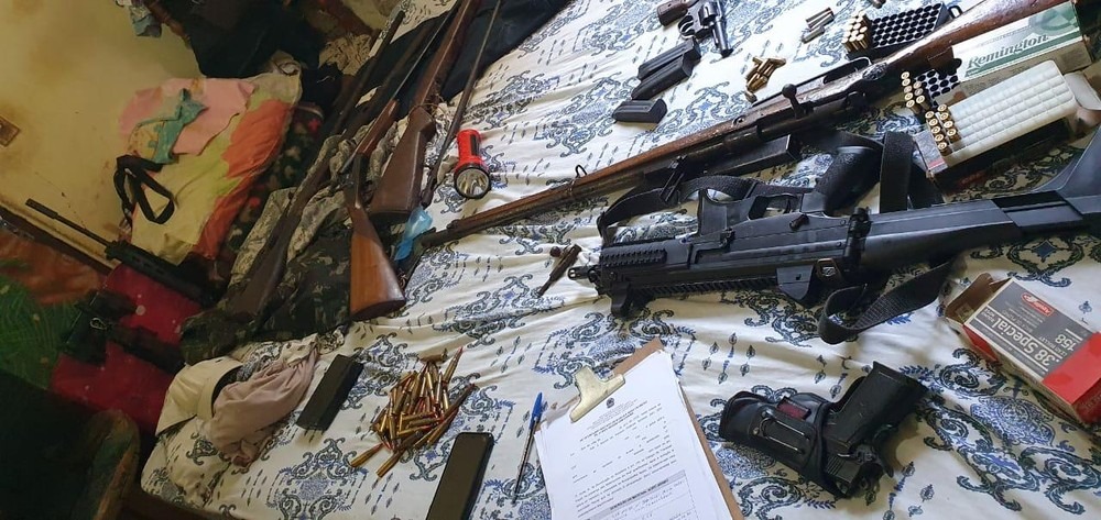 Policiais presos por sequestro de estrangeiros são denunciados pelo MPF Armas apreendidas na operação da PF. Divulgação
