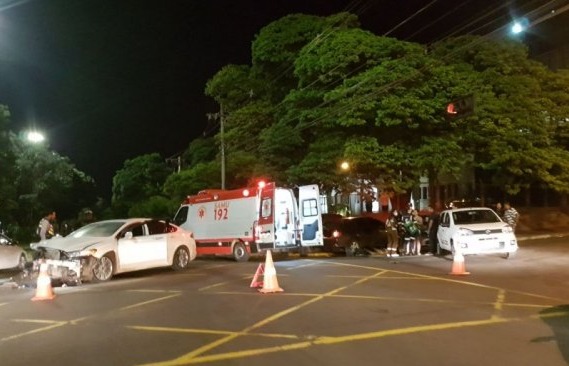 Acidente envolvendo quatro veículos deixa criança ferida na Afonso Pena