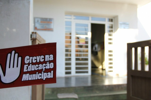 Aulas serão retomadas amanhã e calendário de reposição ainda está sendo estabelecido. (Foto: Marcos Ermínio)